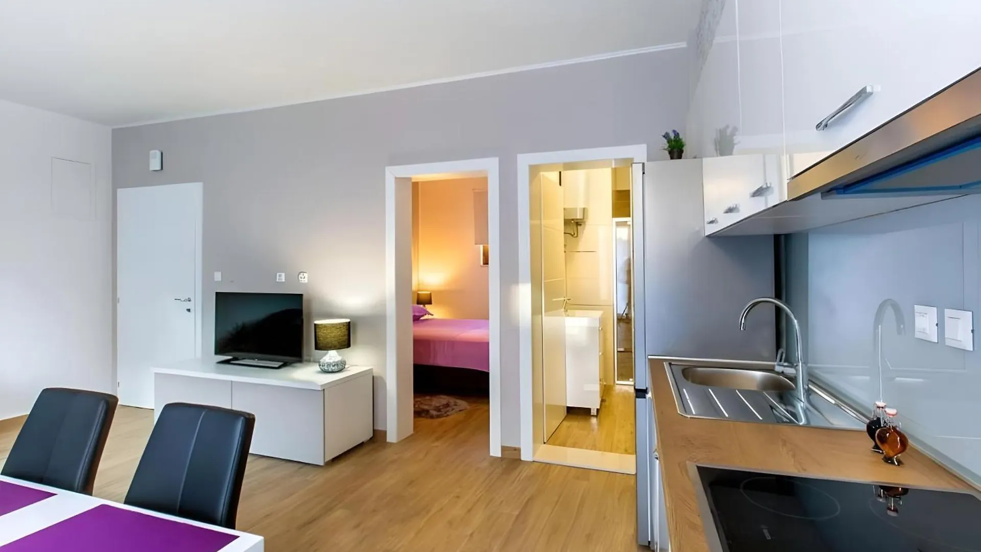 Apartman Candy Split With Jacuzzi And Parking Place